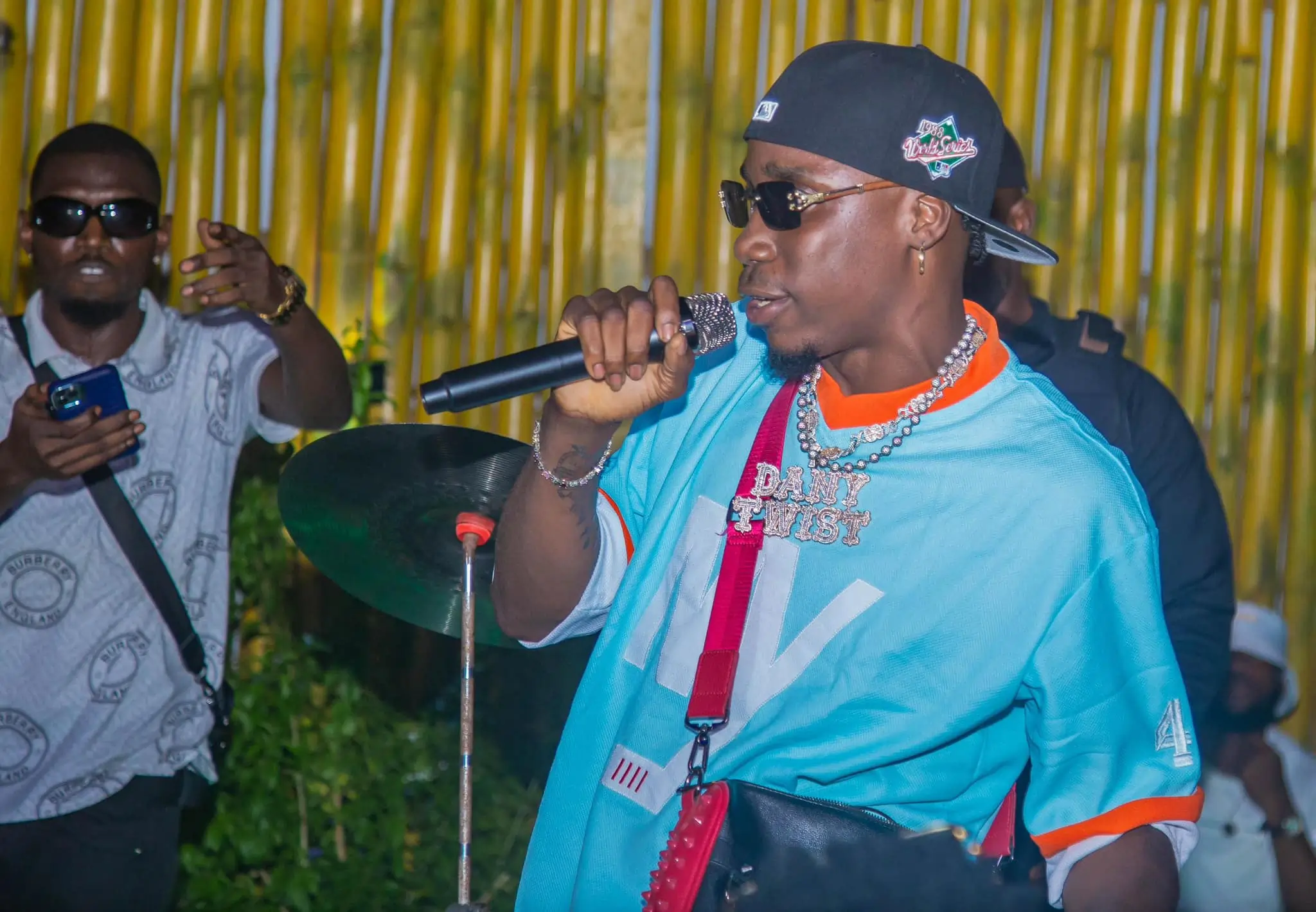 Danytwist live performance